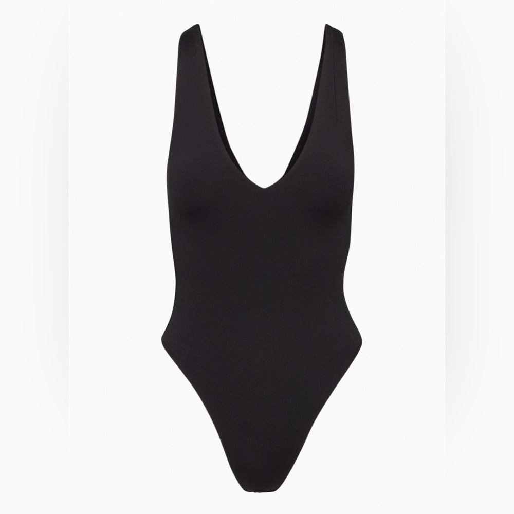 Aritzia Babaton Contour V-neck bodysuit